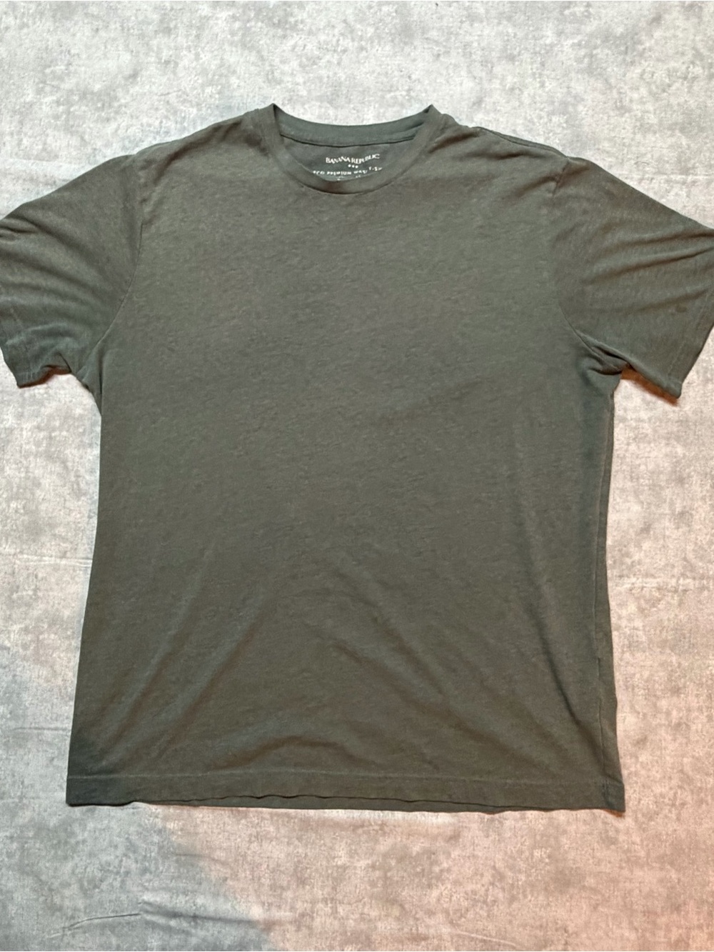 Banana Republic Men's Slim Fit T-Shirt Olive Green Size Medium